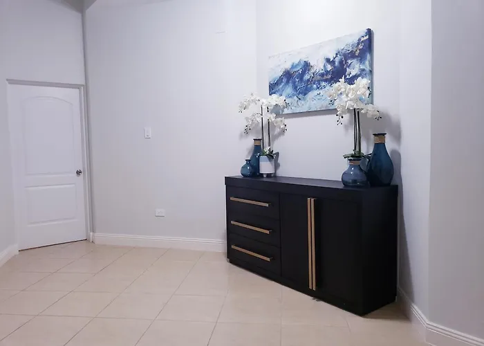 Apartment Ivy's Luxury Townhouse - 1 Bdrm *