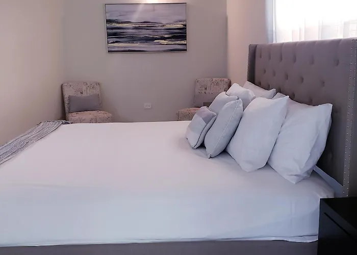 Ivy's Luxury Townhouse - 1 Bdrm *