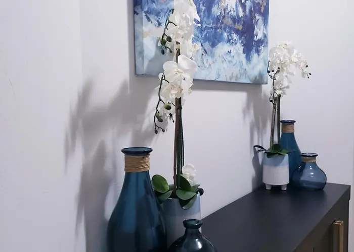 Ivy's Luxury Townhouse - 1 Bdrm Apartment