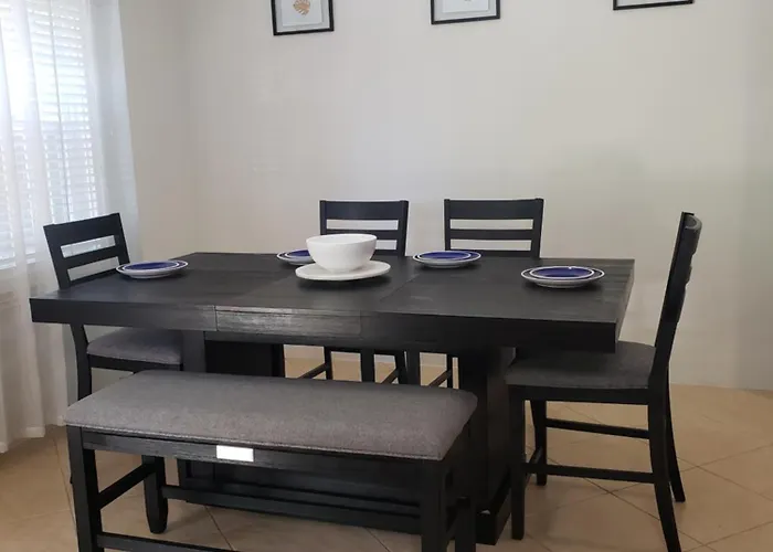 Ivy's Luxury Townhouse - 1 Bdrm