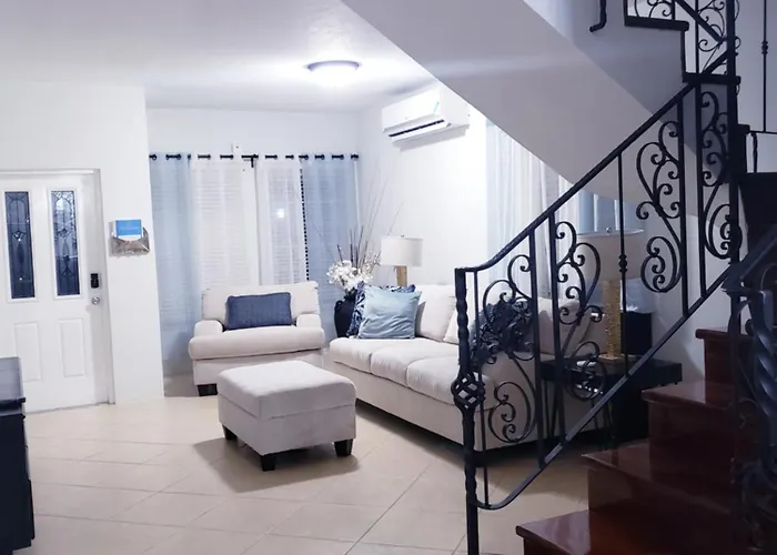 Ivy's Luxury Townhouse - 1 Bdrm *