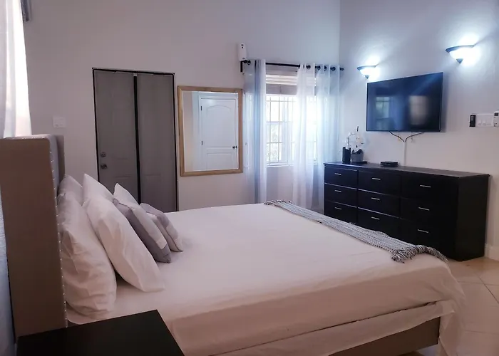 Ivy's Luxury Townhouse - 1 Bdrm * Montego Bay