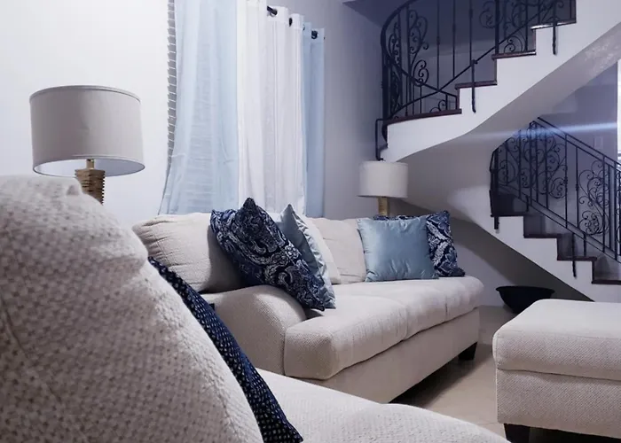 Ivy's Luxury Townhouse - 1 Bdrm *
