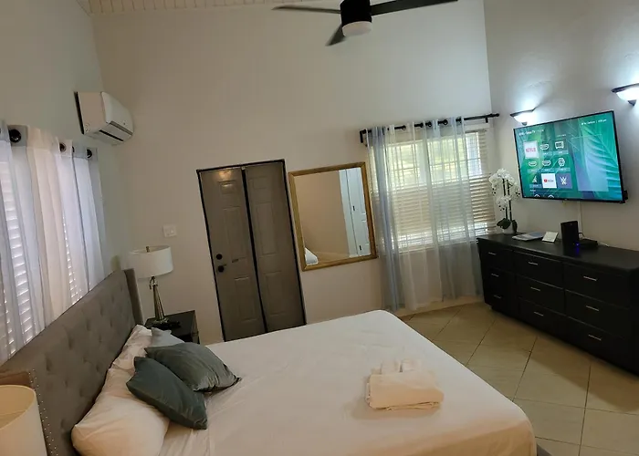 Ivy's Luxury Townhouse - 1 Bdrm