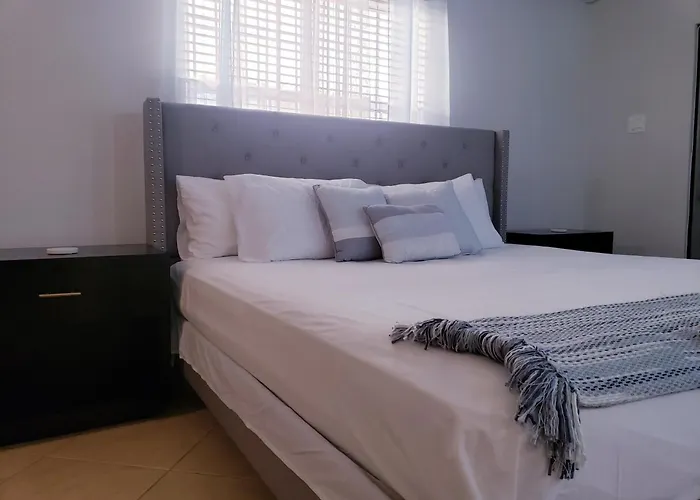 Ivy's Luxury Townhouse - 1 Bdrm Apartment Montego Bay